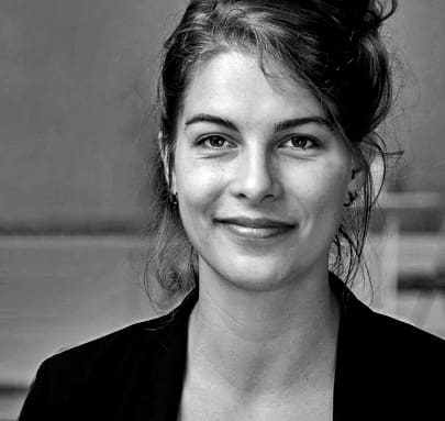 Fotografin Anne Steffen. Portrait: Elisa-Sophia Krüger Marc Borries Systemisch Institut Praxis Paartherapie Sexual Supervision Psychologisch Neustrelitz Neubrandenburg Waren Feldberg Mecklenburgische Seenplatte